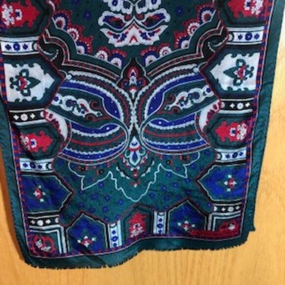 Oscar de la Renta Oblong Dark Green Red Classic Silk Scarf - Picture 4 of 4